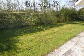 Property grounds - 3 bedroom accommodation in Westkapelle (Westkapelle)