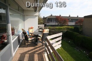 Outdoor dining - 3 bedroom accommodation in Westkapelle (Westkapelle)