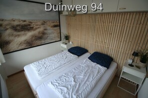 2 bedrooms, travel cot, free WiFi