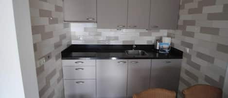 Fridge, stovetop, dishwasher, coffee/tea maker