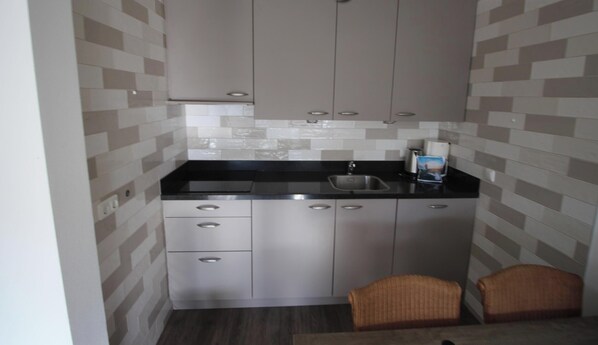 Fridge, stovetop, dishwasher, coffee/tea maker