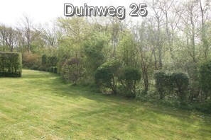 Property grounds - 3 bedroom accommodation in Westkapelle (Westkapelle)