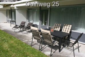 Outdoor dining - 3 bedroom accommodation in Westkapelle (Westkapelle)