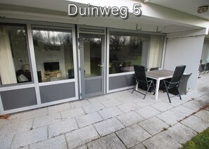 Outdoor dining - 2 bedroom accommodation in Westkapelle (Westkapelle)