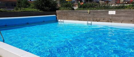 Lämmitetty uima-allas