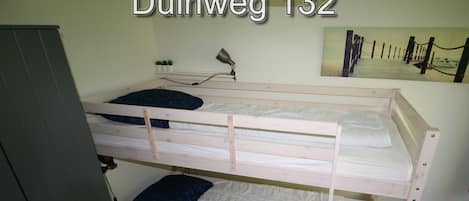 2 bedrooms, travel cot, free WiFi
