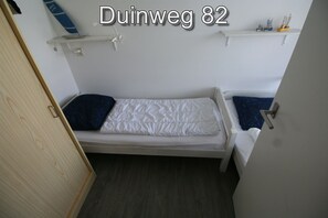 2 bedrooms, travel cot, free WiFi