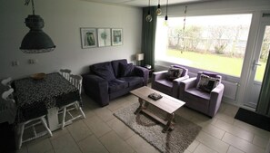 Tv och ett bordtennisbord