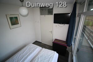 2 bedrooms, travel cot, free WiFi