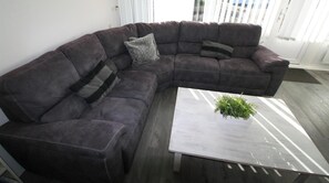 Fernseher, Tischtennisplatte