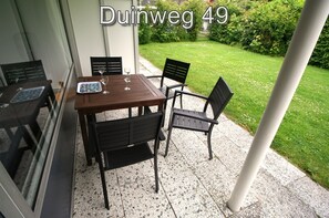Outdoor dining - 2 bedroom accommodation in Westkapelle (Westkapelle)