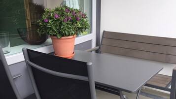 تناول الطعام بالخارج