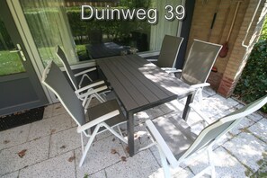 Outdoor dining - 3 bedroom accommodation in Westkapelle (Westkapelle)