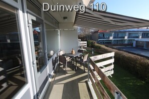 Outdoor dining - 2 bedroom accommodation in Westkapelle (Westkapelle)