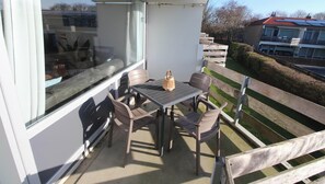 Outdoor dining - 2 bedroom accommodation in Westkapelle (Westkapelle)