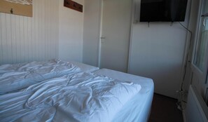 2 bedrooms, travel cot, free WiFi