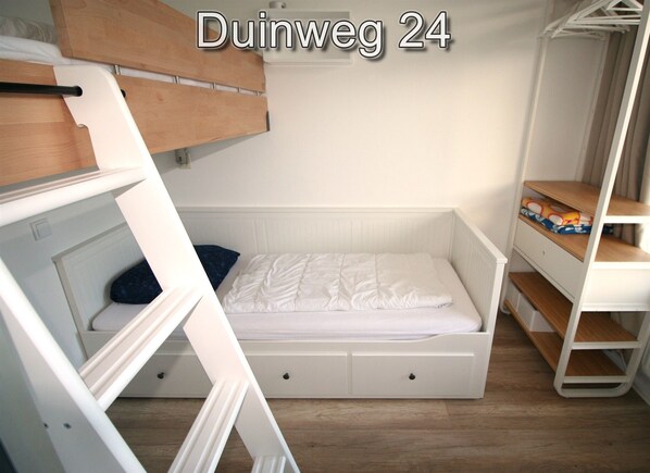 2 bedrooms, travel cot, free WiFi