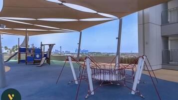 Zona de juegos infantil al aire libre