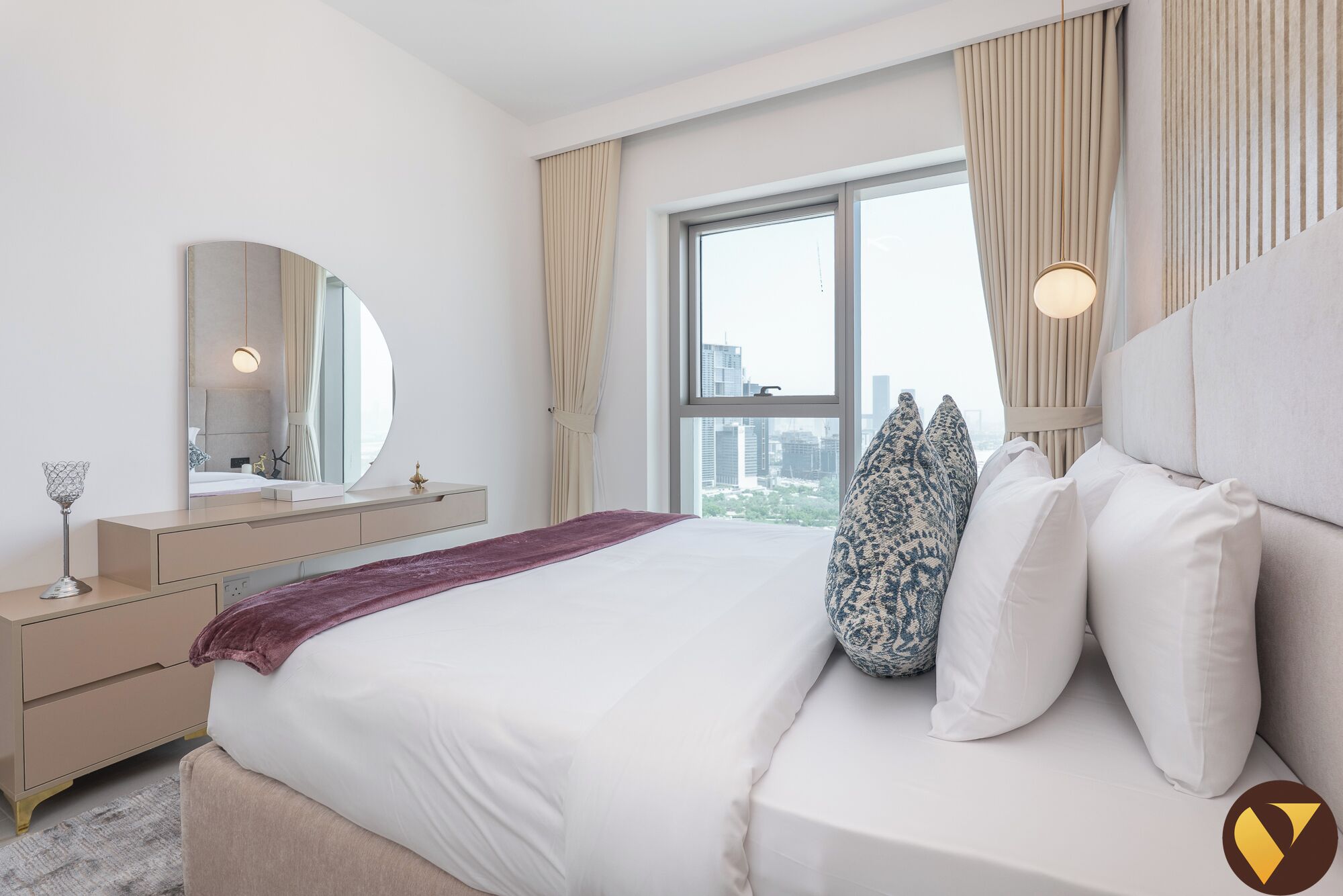 Luksusleilighet, balkong, byutsikt | Safe på rommet, wi-fi (inkludert) og sengetøy