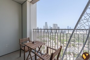 Luxe appartement, balkon, uitzicht op stad | Balkon