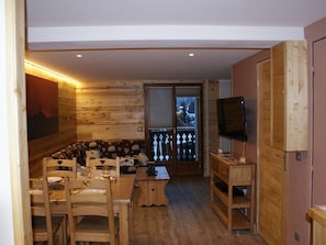 Dining - Renovated 50 m² apartment, 2 bedrooms, central, WIFI (Les Carroz d'Arâches)