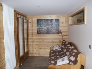 TV - Renovated 50 m² apartment, 2 bedrooms, central, WIFI (Les Carroz d'Arâches)