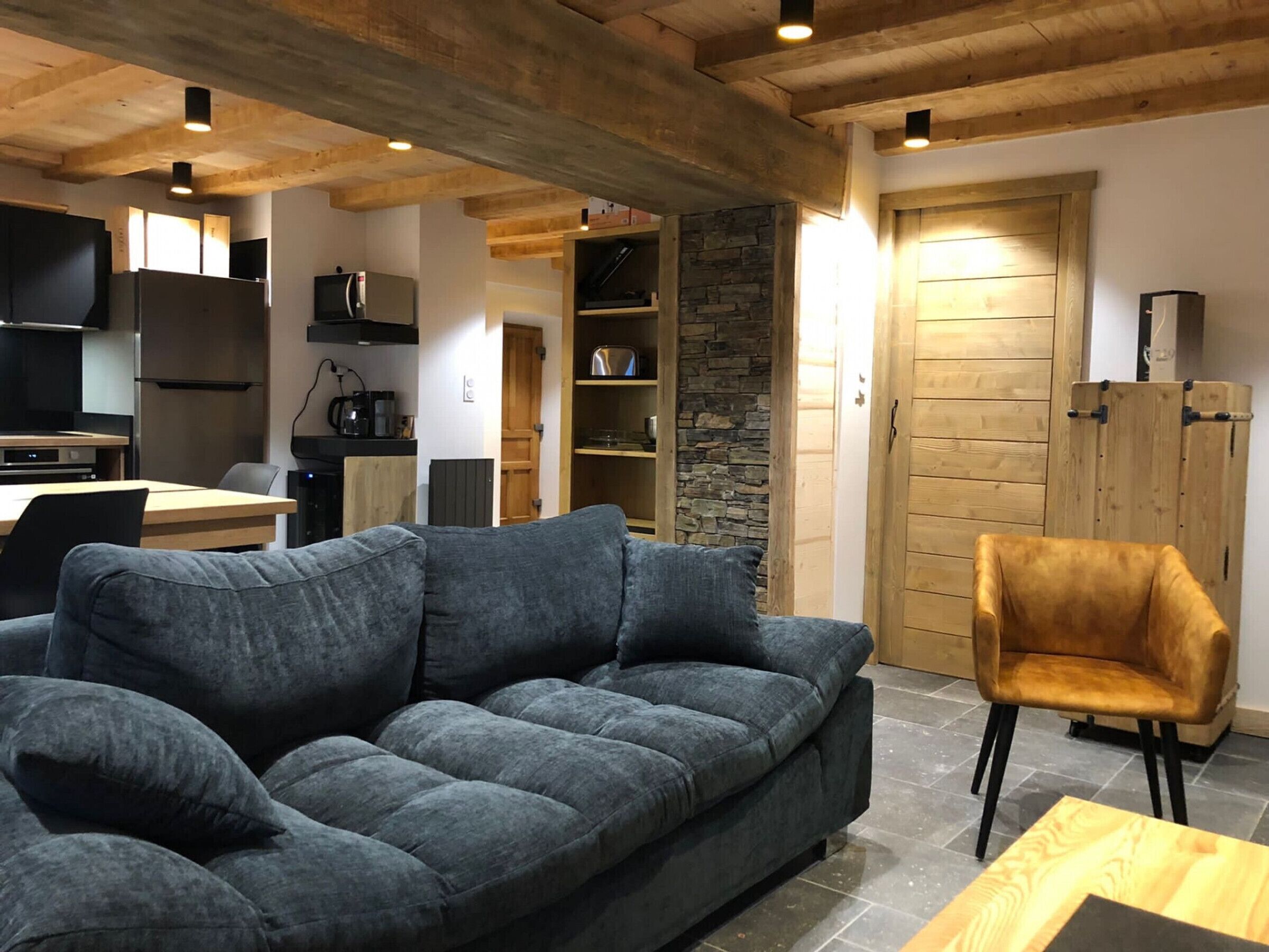 Télévision, cheminée