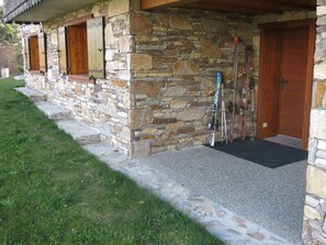 Property grounds - 2-bedroom apt for 5 with billiards and parking (Les Carroz d'Arâches)