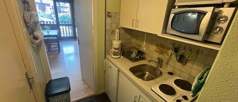 Fridge, microwave