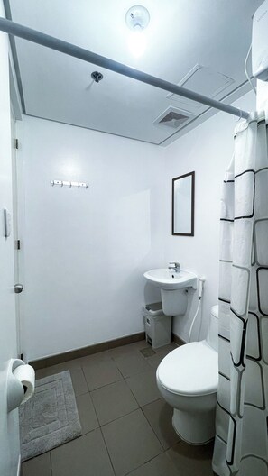 Room, 1 Bedroom, City View | Bathroom - Room-modern Comfort Studio With City Vie (Iloilo)