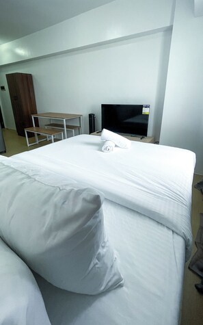 Habitación, 1 habitación, vista a la ciudad | Servicios de la habitación