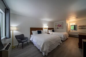 1 bedroom, WiFi, bed sheets - Queen Suite #10 at Glory Dayz (Eureka Springs)