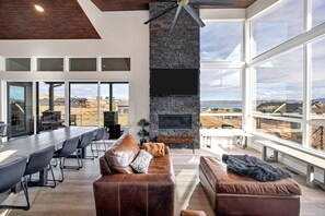 TV, fireplace, table tennis