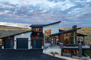 Exterior - Luxury Lodge with  Hot Tub, Theater & Pickleball Court (Fish Haven)