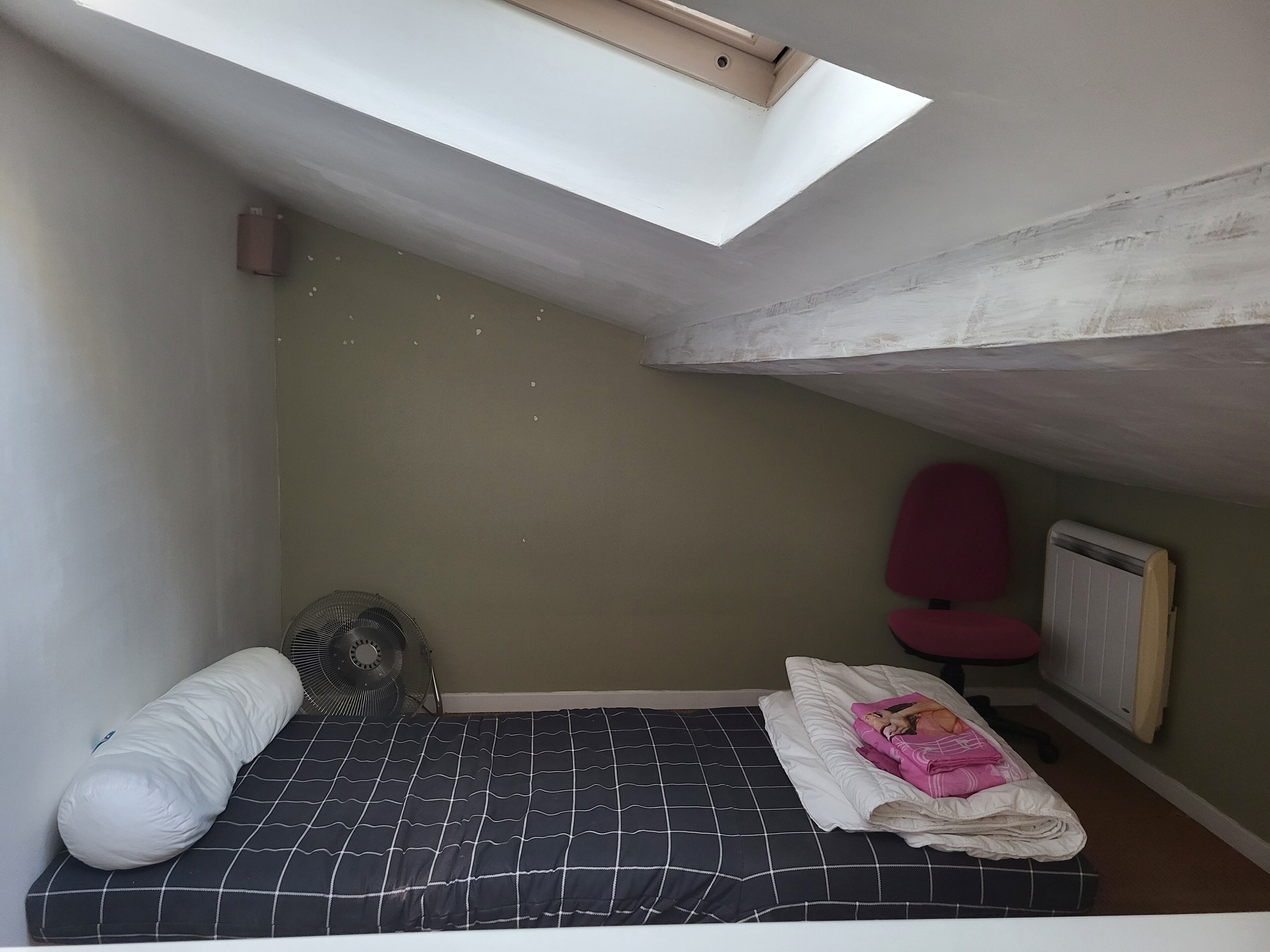 Iron/ironing board, internet, bed sheets