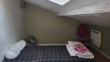 Iron/ironing board, internet, bed sheets