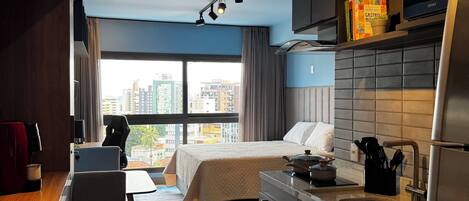 Microondas, horno, placa de cocina