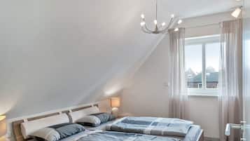 2 bedrooms, iron/ironing board, WiFi, bed sheets