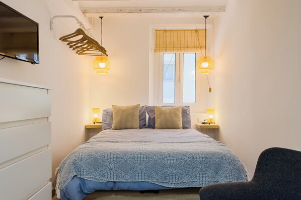 1 bedroom, iron/ironing board, Internet, bed sheets