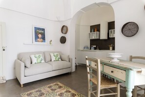 Appartement, 1 slaapkamer | Woonruimte | Een 30-inch televisie met satellietzenders