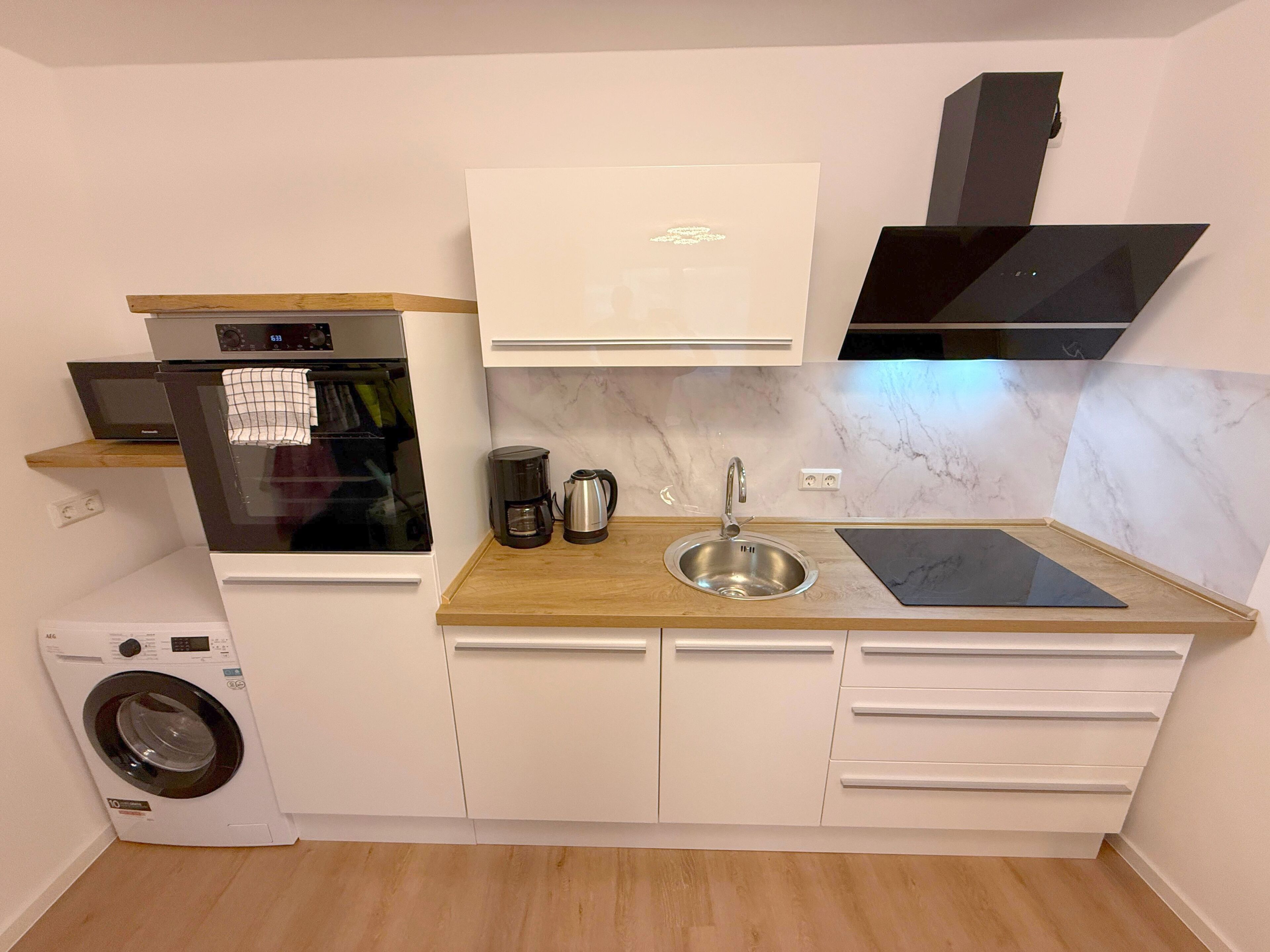 Kühlschrank, Mikrowelle, Ofen, Herdplatte