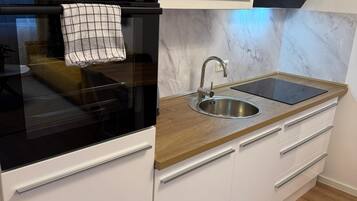 KĂŒhlschrank, Mikrowelle, Ofen, Herdplatte