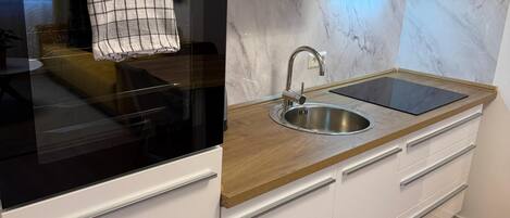 Micro-ondes, four, plaque de cuisson