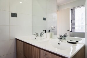 Shower, hair dryer - Chic 2BR Suite Vitacura | Steps From Everything (Las Condes)