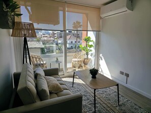 TV - Stylish 1BR Retreat in Nunoa | Comfort for Three (Ñuñoa)