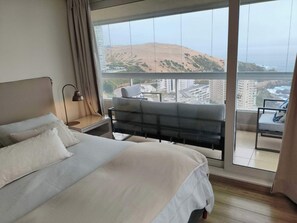 4 bedrooms, iron/ironing board, WiFi, bed sheets - Modern 4BR Apartment with Ocean View near Concón (Valparaíso)