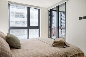 2 habitaciones, tabla de planchar con plancha, wifi y ropa de cama 