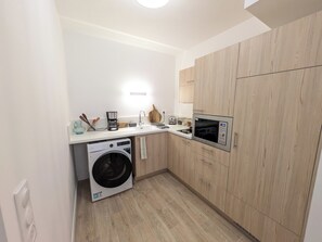 Comfort Apartment | Private kitchen | Fridge, microwave, stovetop, cookware/dishes/utensils