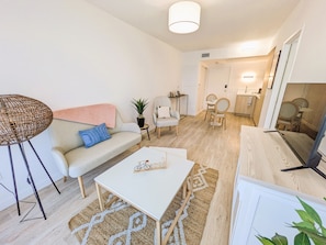 Appartement classique | Cuisine privée | Réfrigérateur, four à micro-ondes, cafétière à espresso