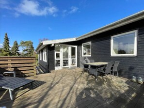 House | Outdoor dining - 5 Star Holiday Home in Ebeltoft (Ebeltoft)